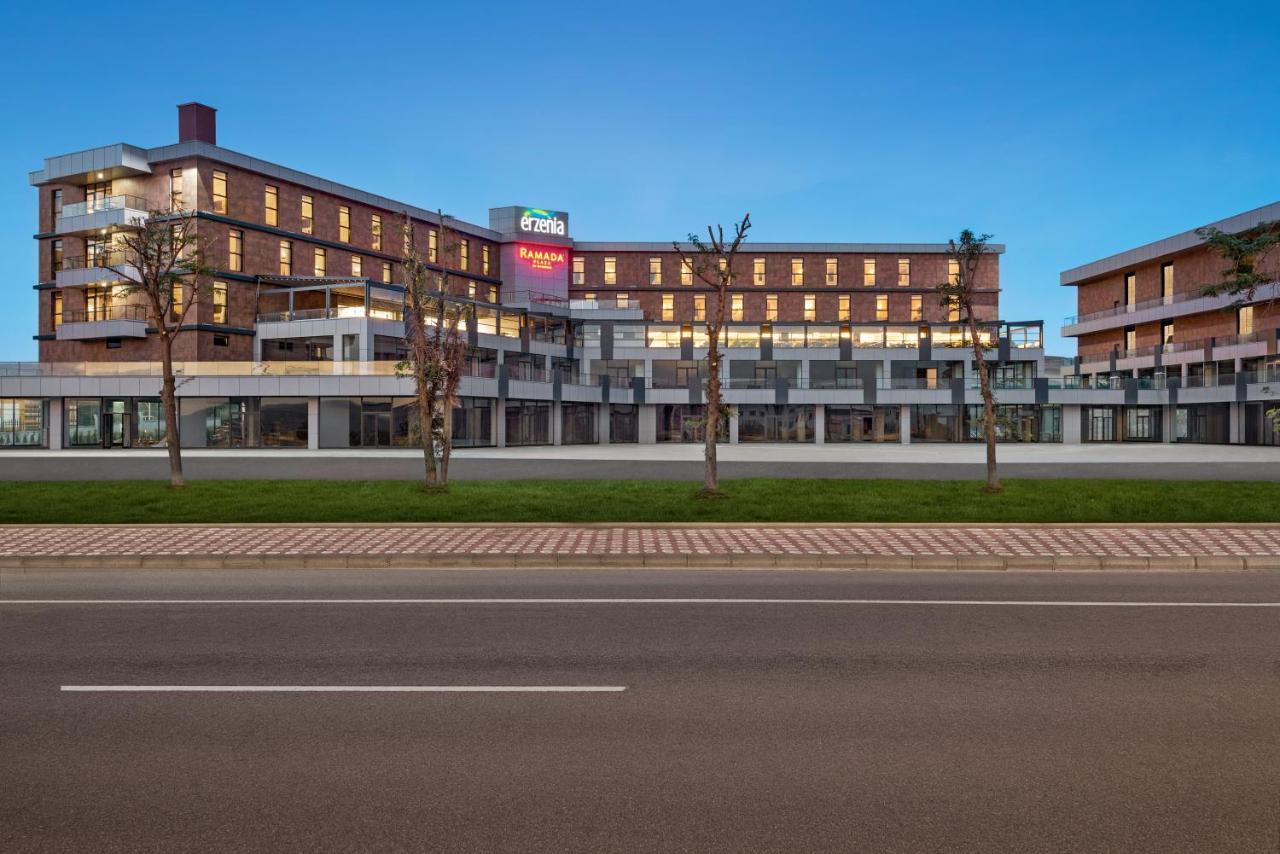 Ramada Plaza By Wyndham Batman Hotel Buitenkant foto