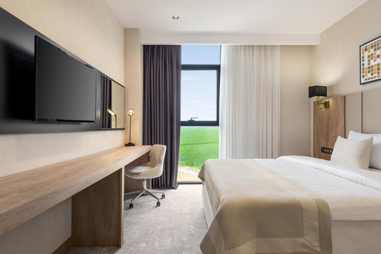 Ramada Plaza By Wyndham Batman Hotel Buitenkant foto