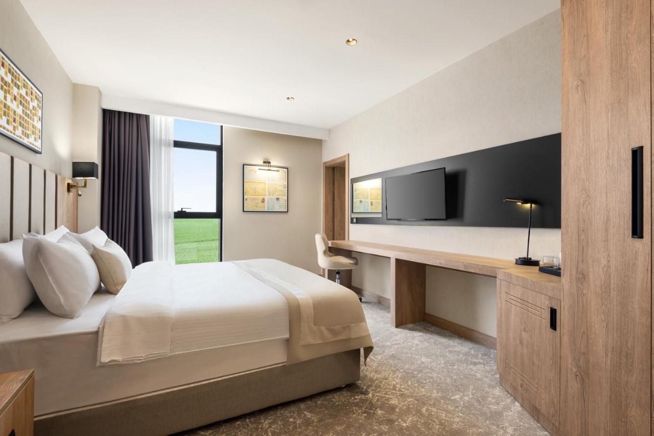 Ramada Plaza By Wyndham Batman Hotel Buitenkant foto