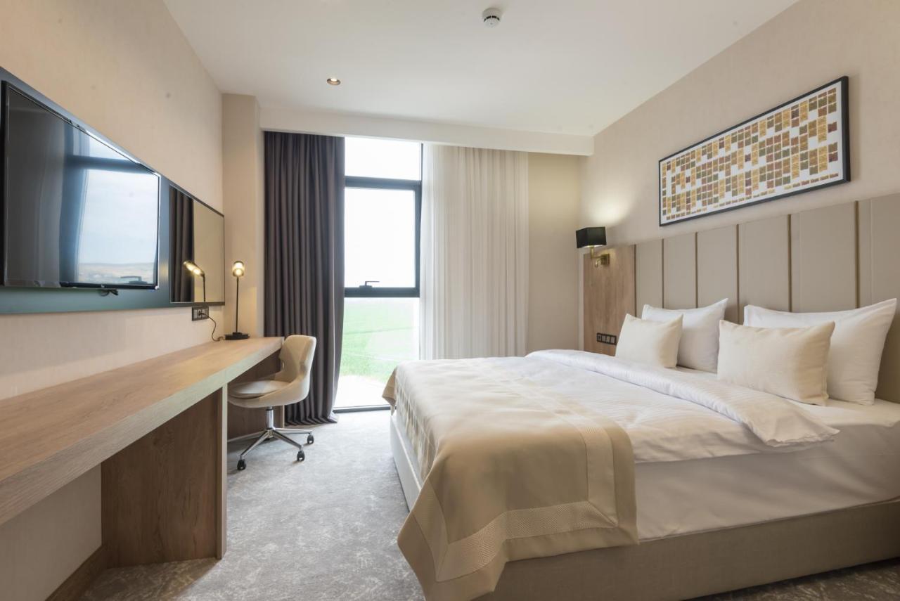 Ramada Plaza By Wyndham Batman Hotel Buitenkant foto