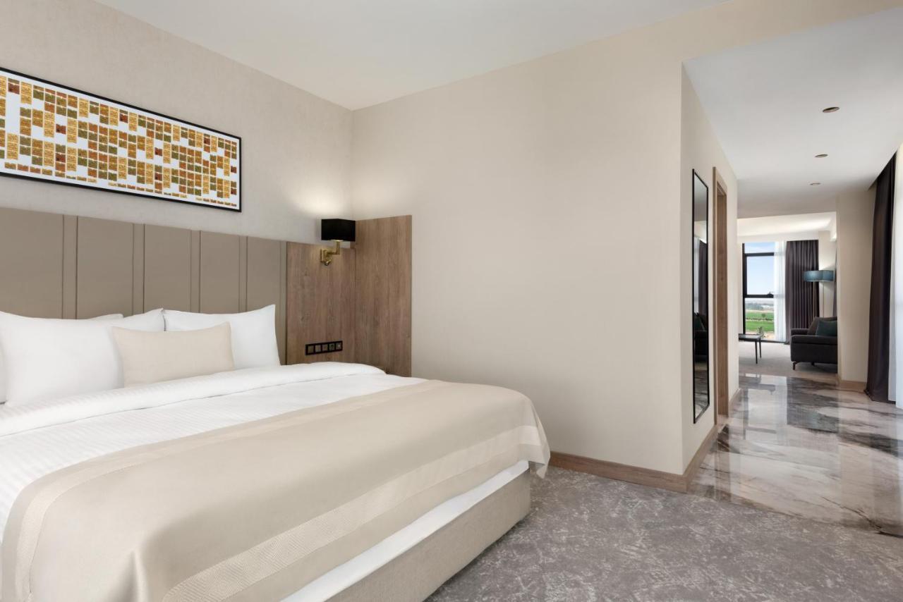 Ramada Plaza By Wyndham Batman Hotel Buitenkant foto