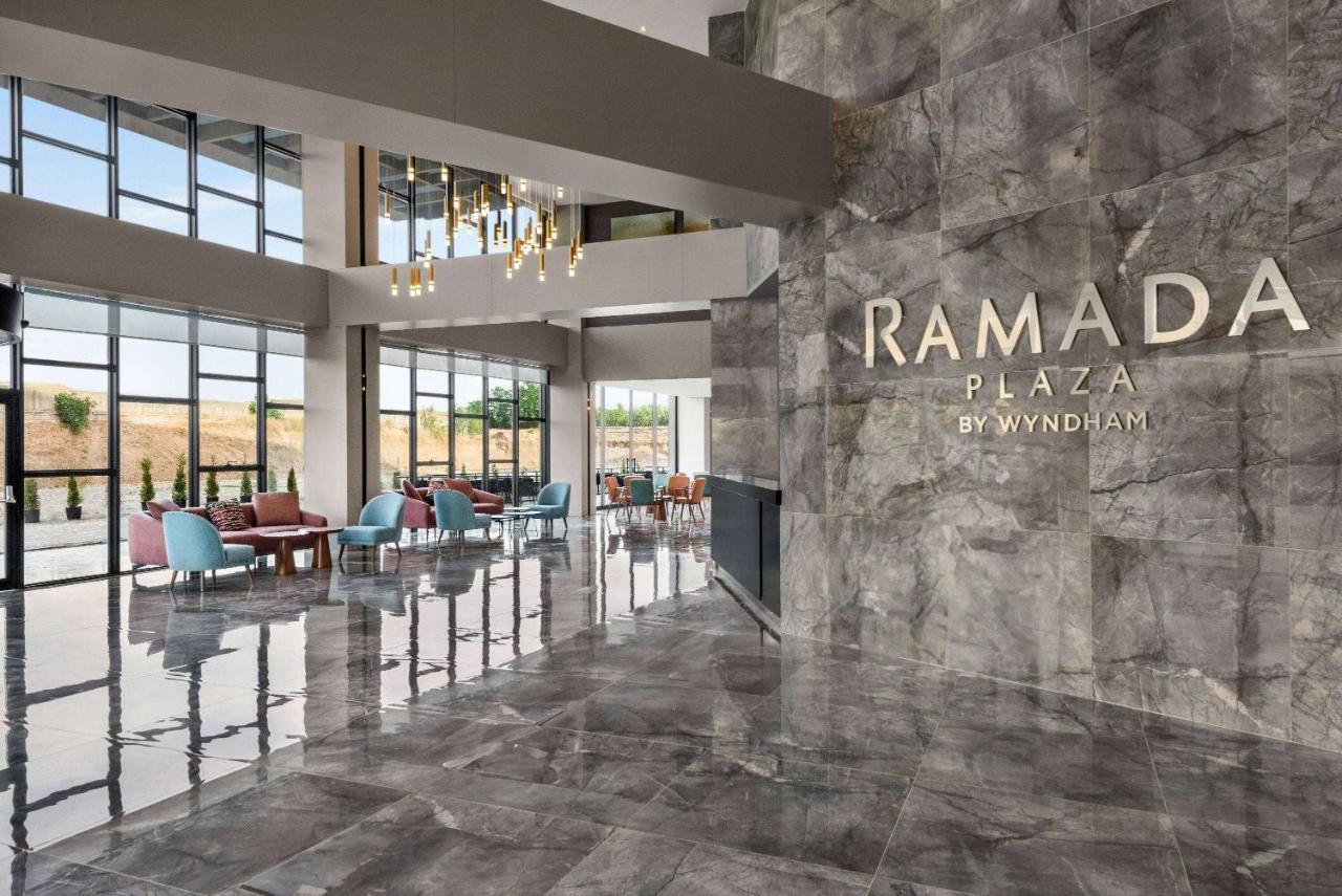 Ramada Plaza By Wyndham Batman Hotel Buitenkant foto