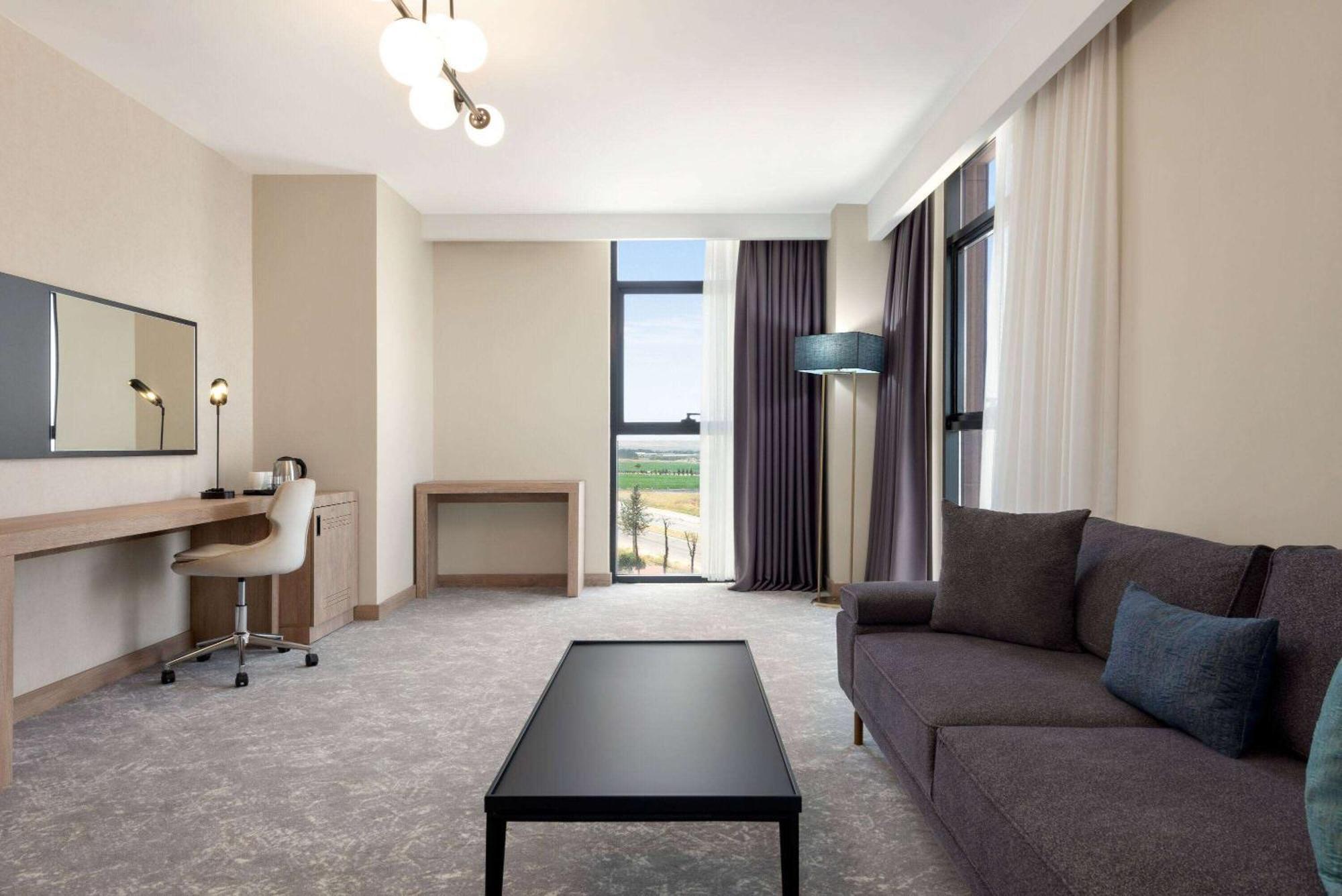 Ramada Plaza By Wyndham Batman Hotel Buitenkant foto