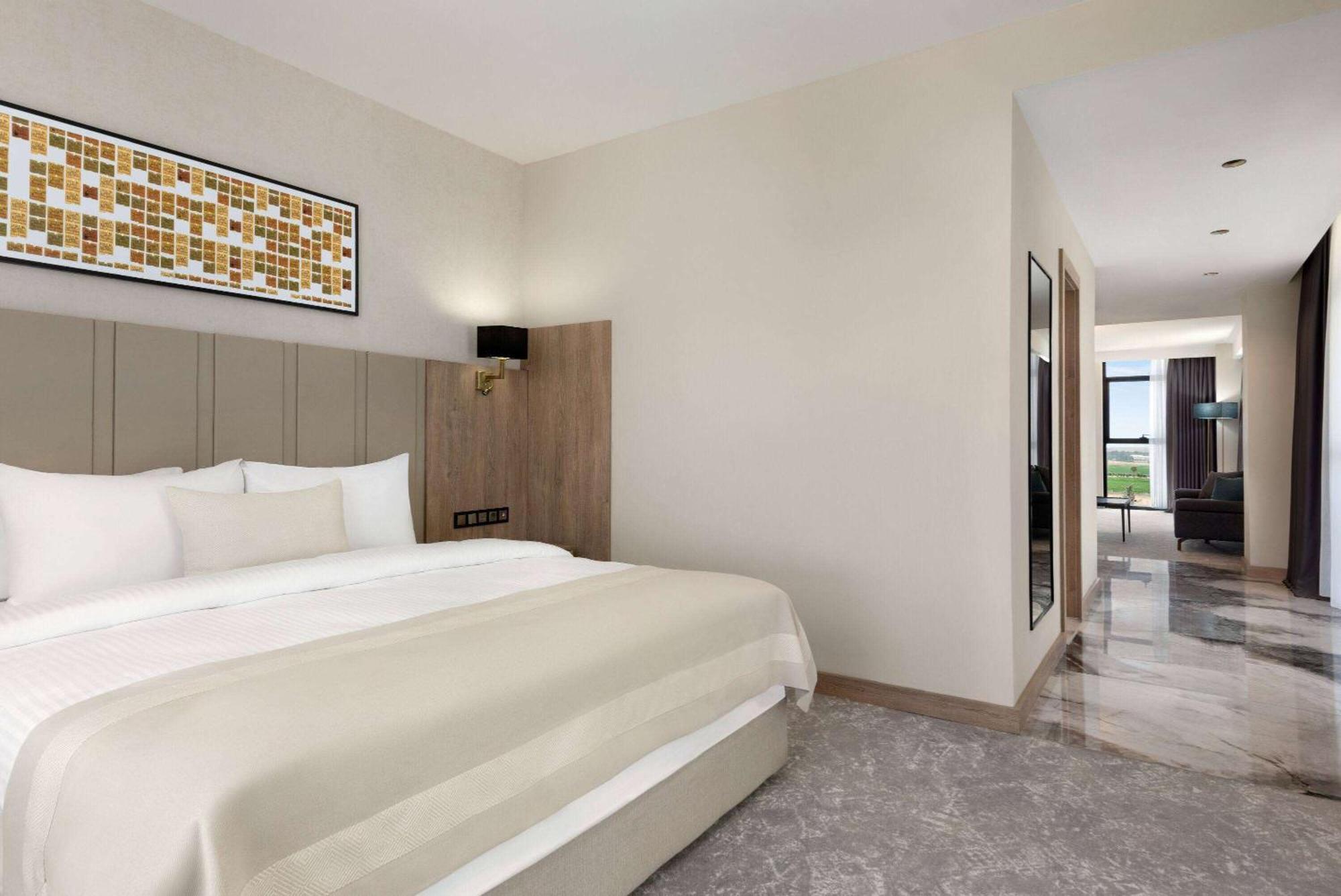 Ramada Plaza By Wyndham Batman Hotel Buitenkant foto