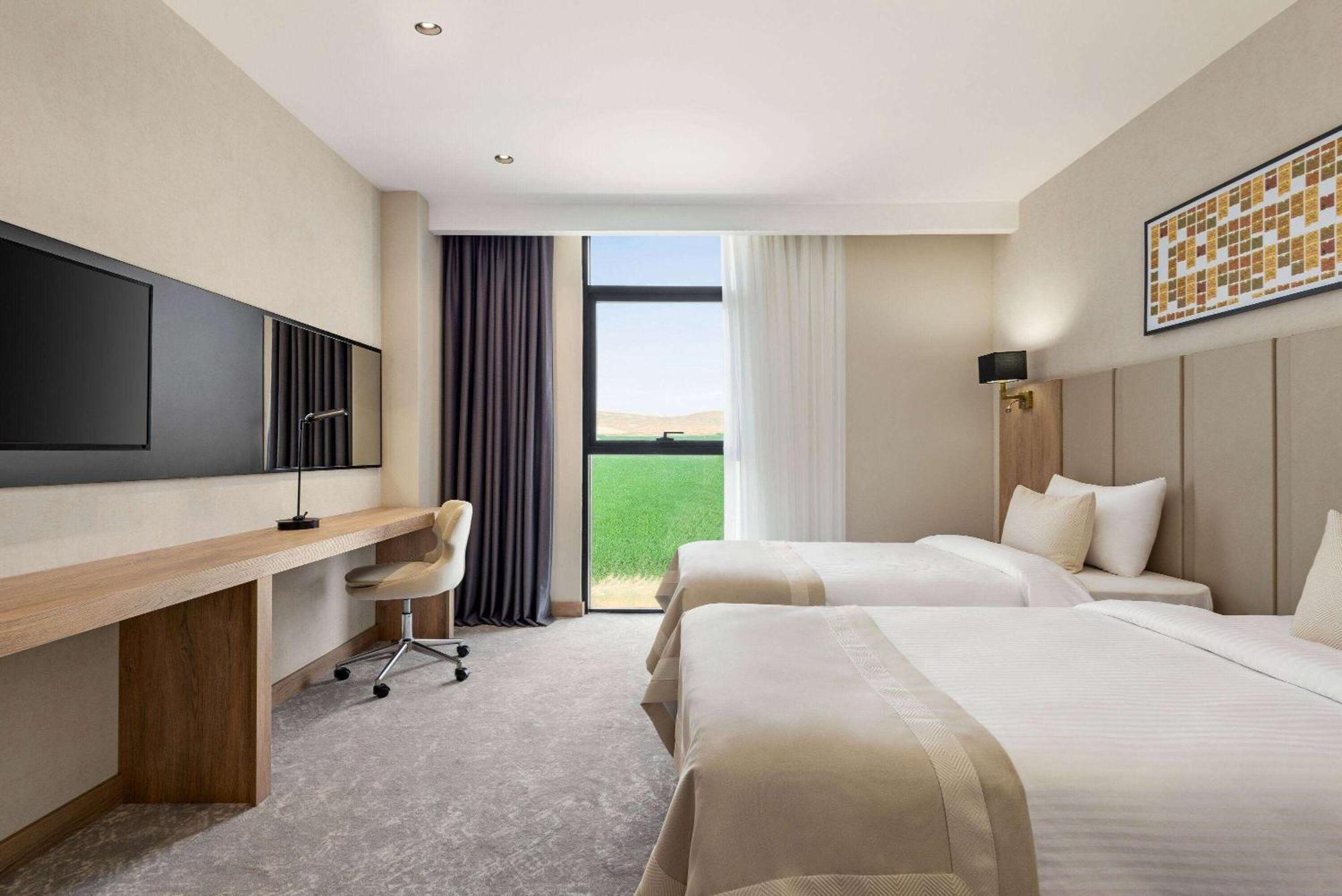 Ramada Plaza By Wyndham Batman Hotel Buitenkant foto
