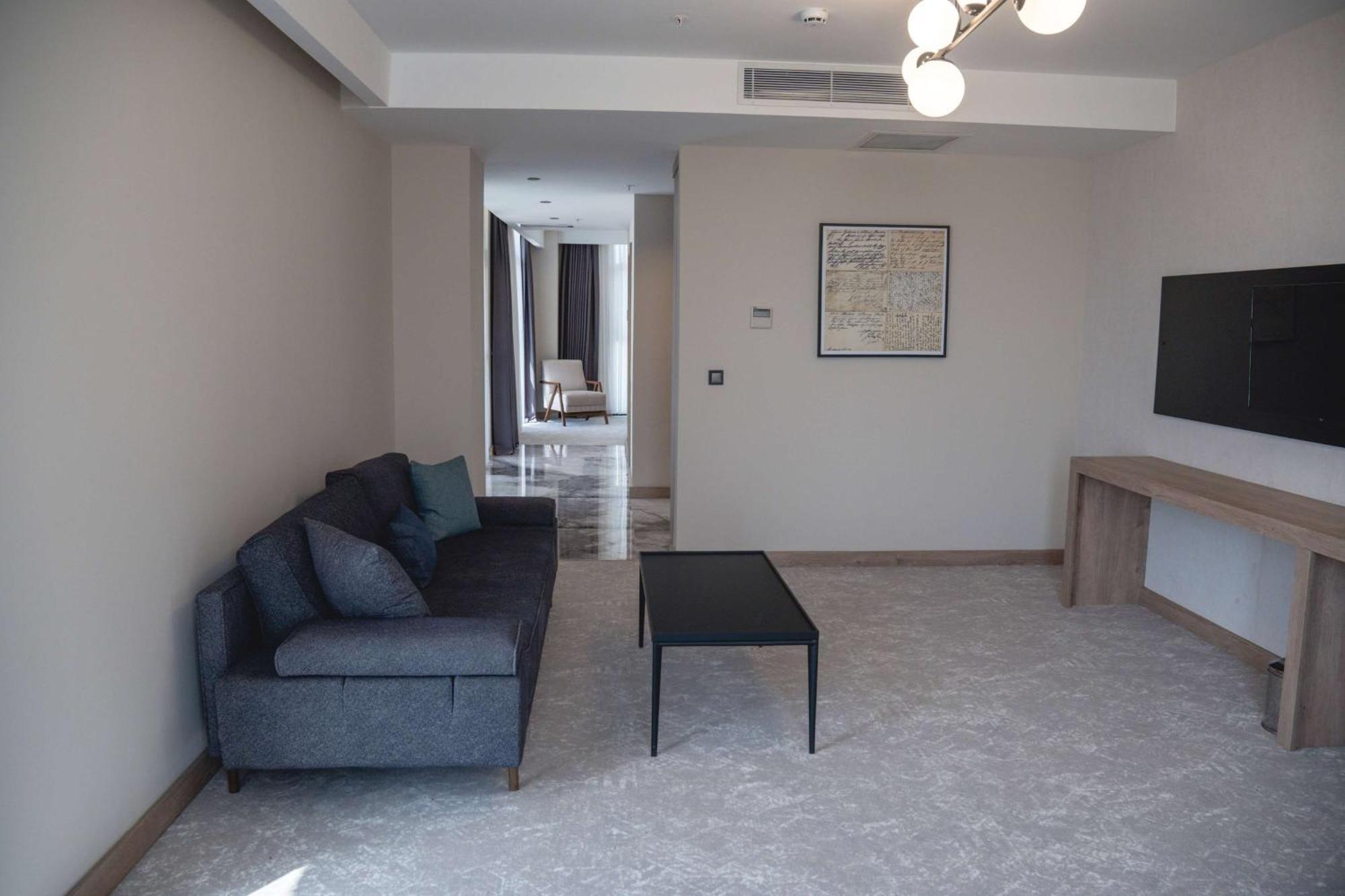 Ramada Plaza By Wyndham Batman Hotel Buitenkant foto
