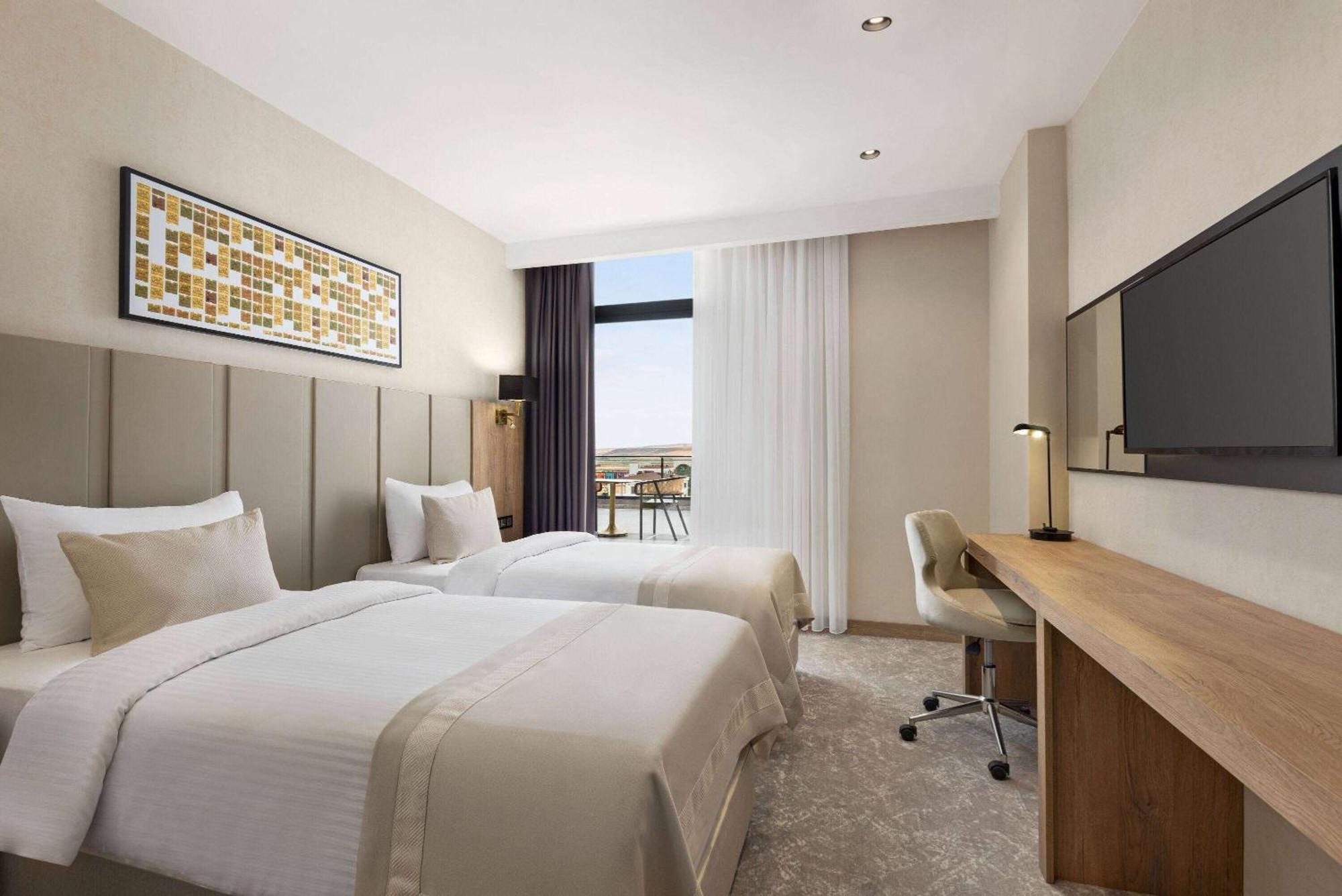 Ramada Plaza By Wyndham Batman Hotel Buitenkant foto