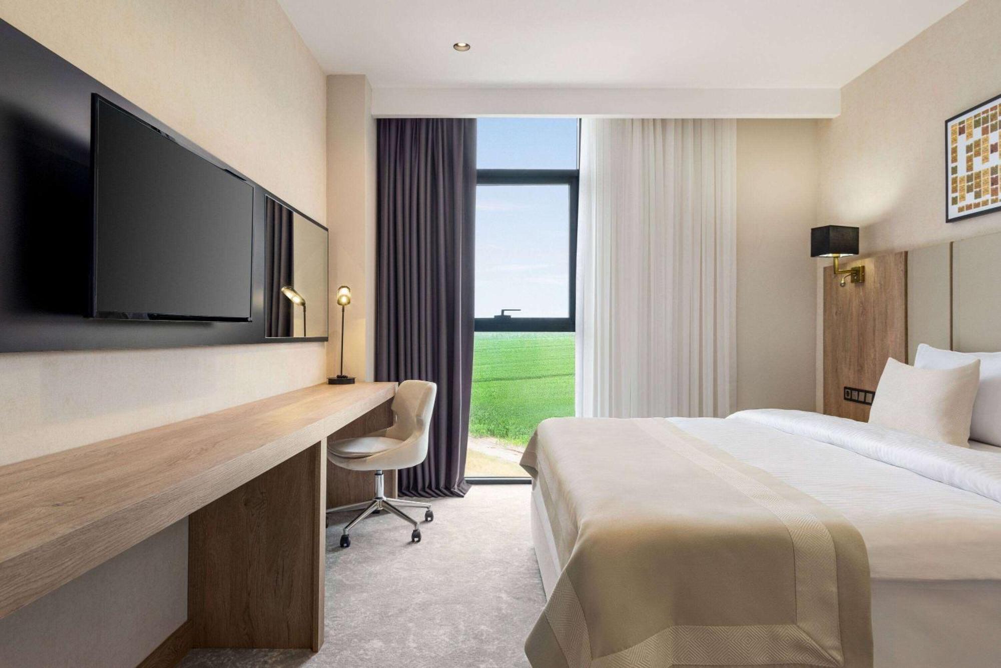 Ramada Plaza By Wyndham Batman Hotel Buitenkant foto