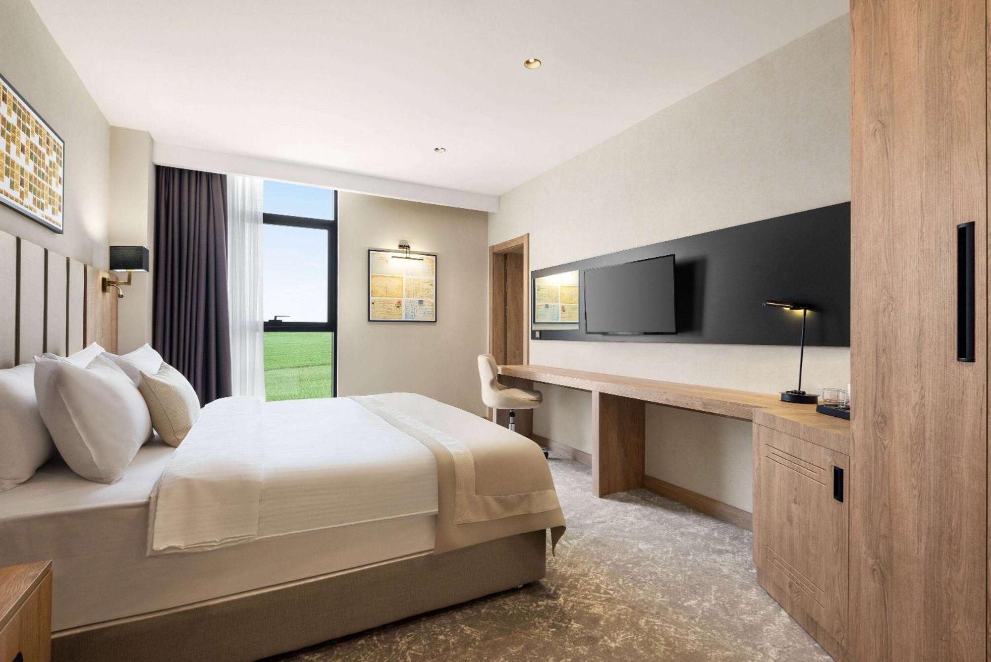 Ramada Plaza By Wyndham Batman Hotel Buitenkant foto