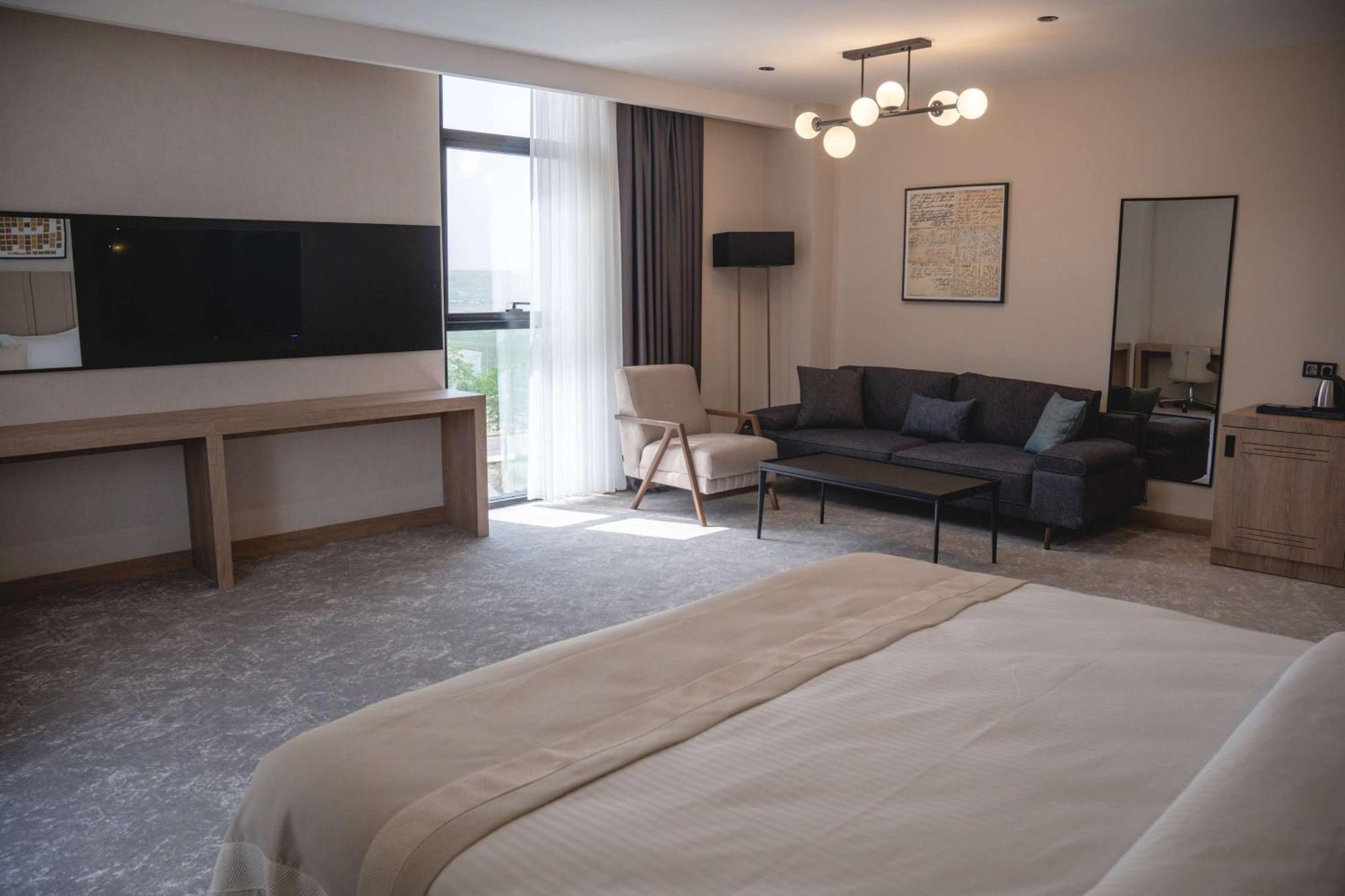 Ramada Plaza By Wyndham Batman Hotel Buitenkant foto